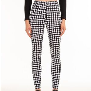 Houndstooth‎ leggings
